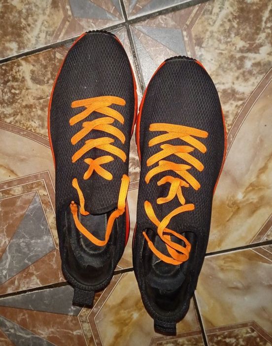 кросівки жіночі легкі