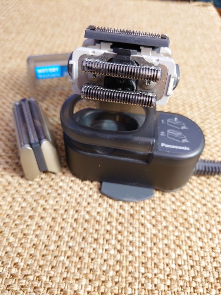 Электробритва Panasonic ES 8093.
