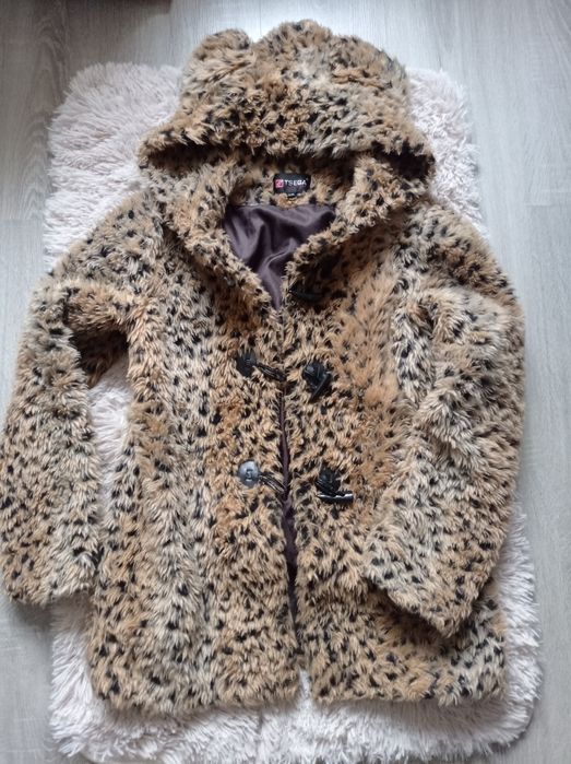 Sztuczne futro futerko w cętki na jesień z kapturem kieszenie brąz