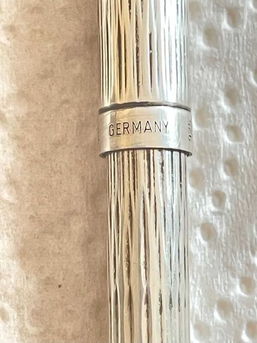 Lápiseira com minhas em Prata Nova