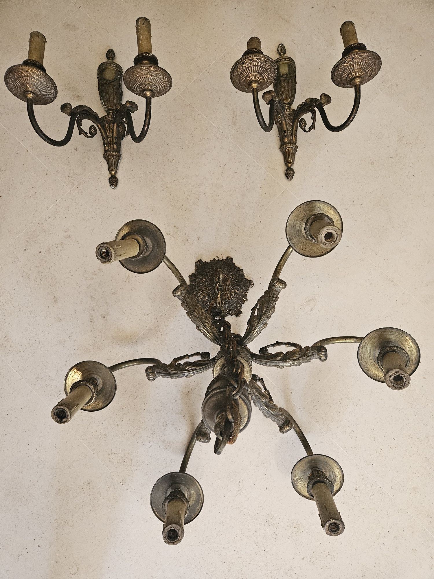 Candelabro antigo cheio de personalidade + 2 apliques para parede