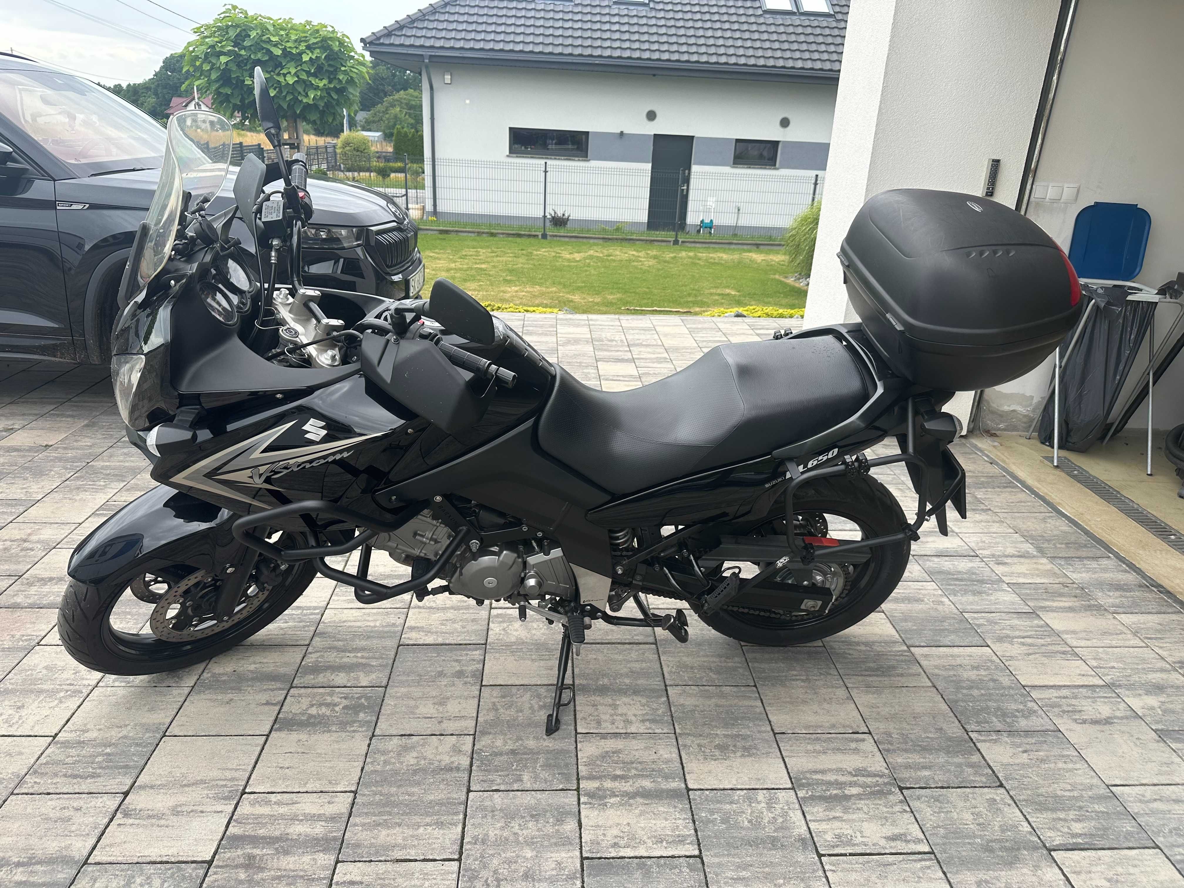 Suzuki DL 650 V-STROM 2010, czarny, niski przebieg
