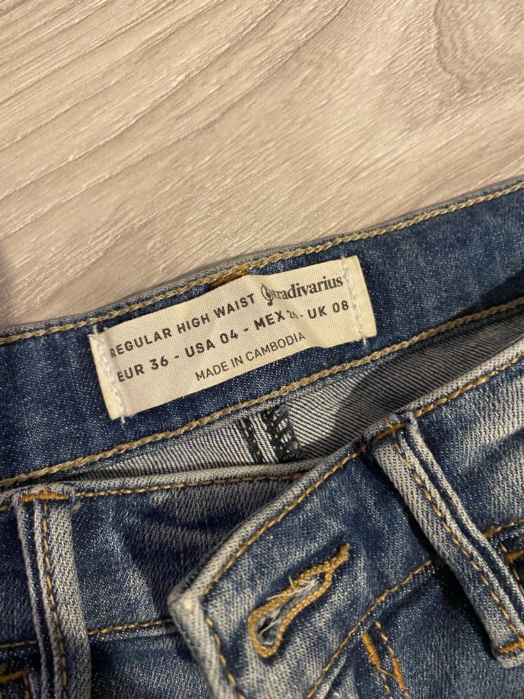 Jeansy regular high waist