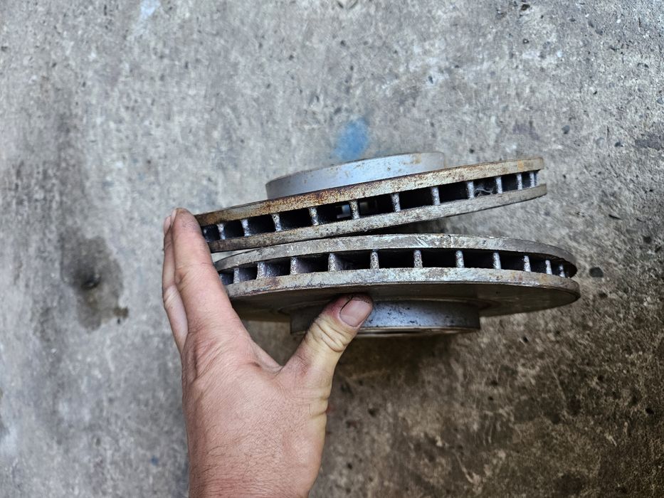 Цапфа супорт тормозний диск датчик АБС кулак Опель Меріва Корса Комбо