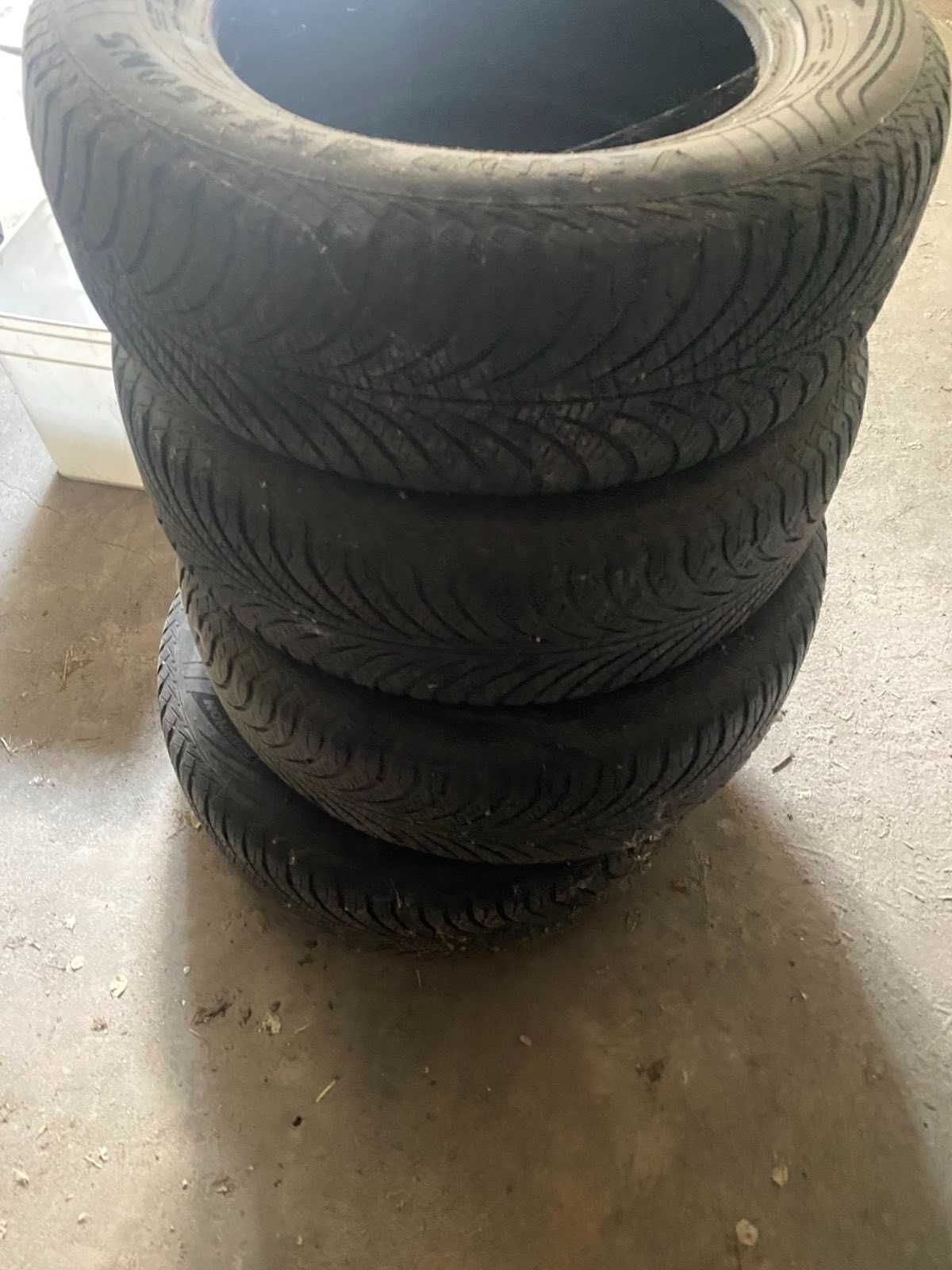 Goodyear 195 65 R15 95h зима