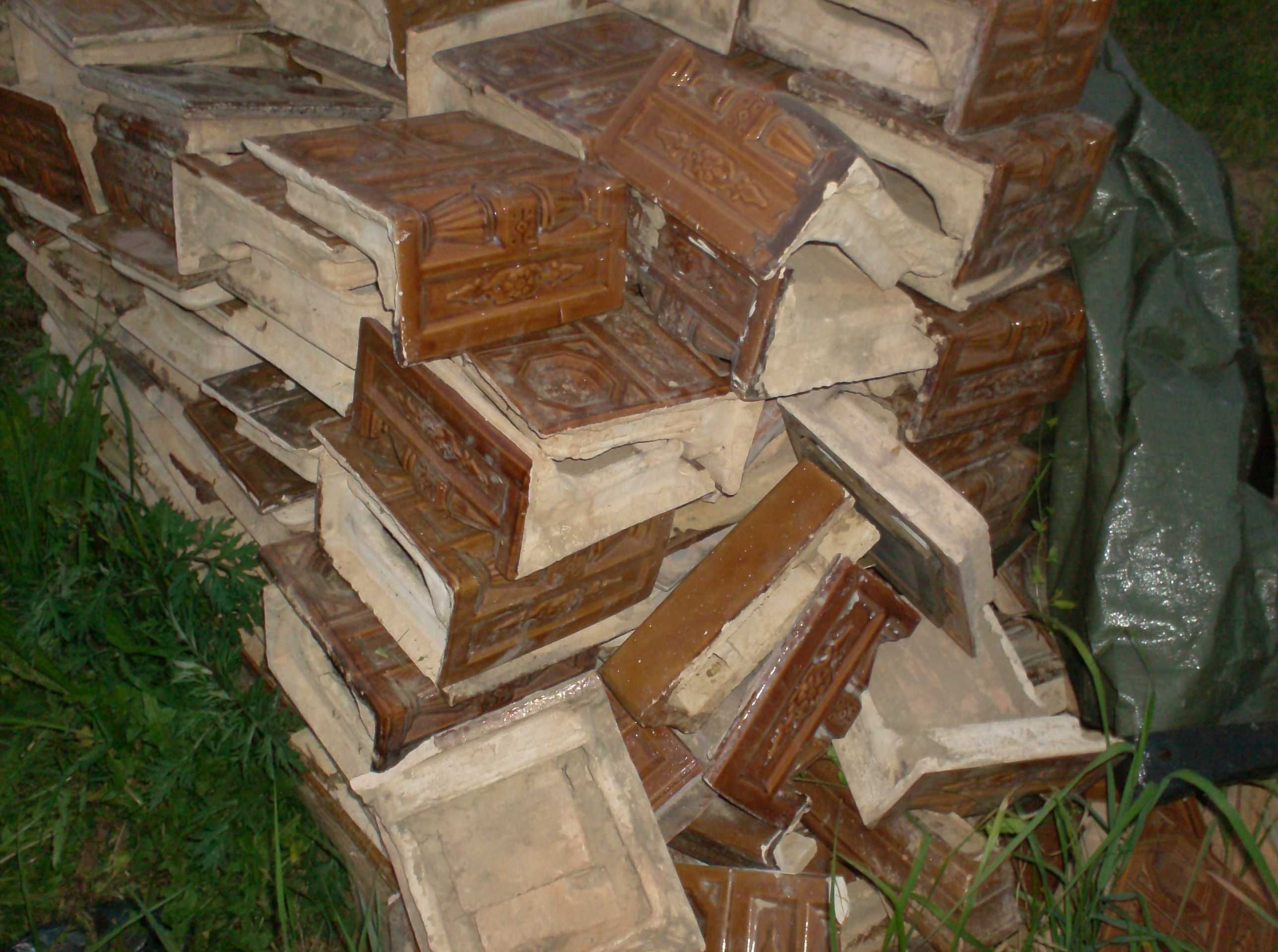 Piec kaflowy rozebrany