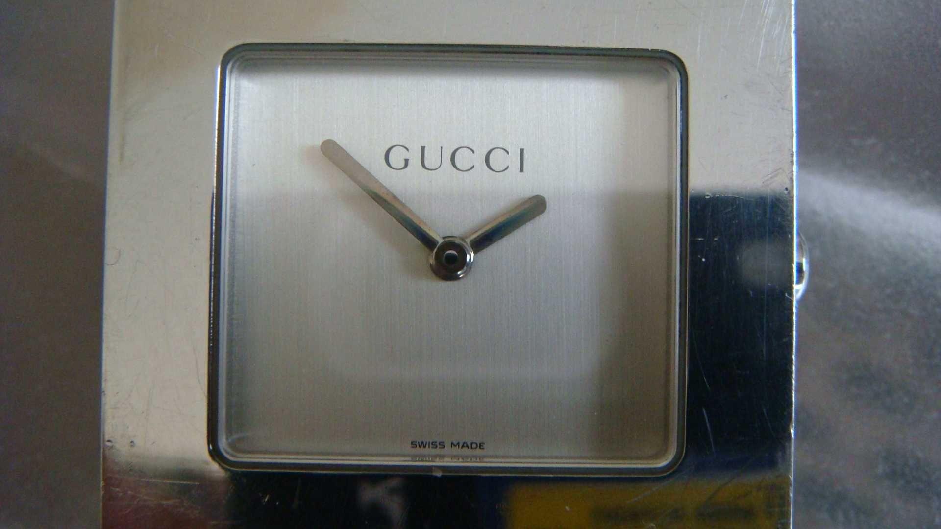 наручные часы Gucci 600M 30 мм из нержавеющей стали