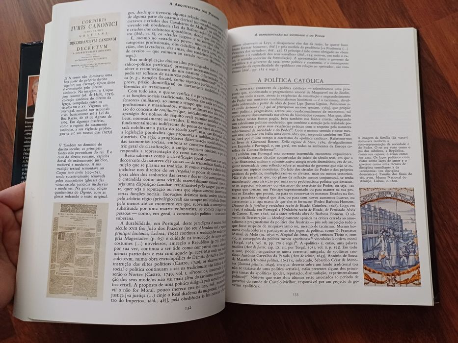 Coleção de 8 livros/volumes de capa rija História de Portugal