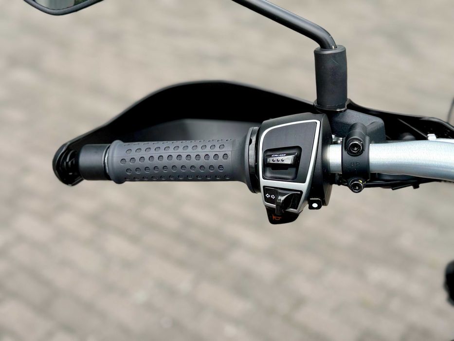 Moto Guzzi V85TT 2023 - Мотосалон.