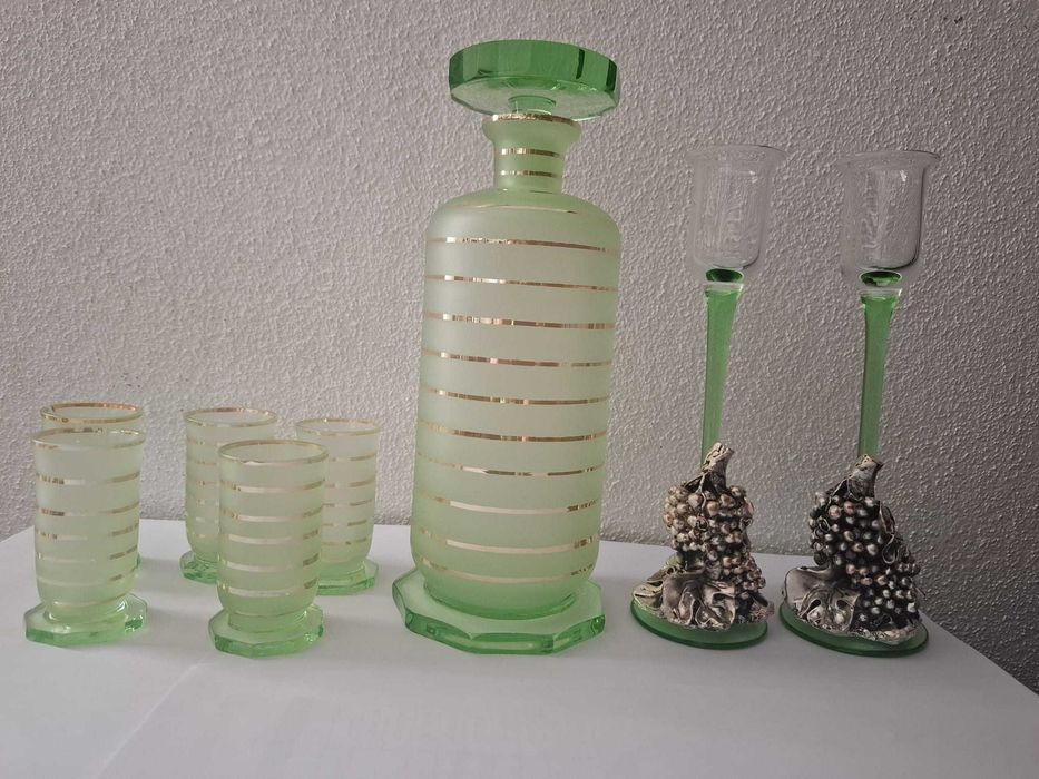 Garrafa, copos e castiçais de cristal (antigos)