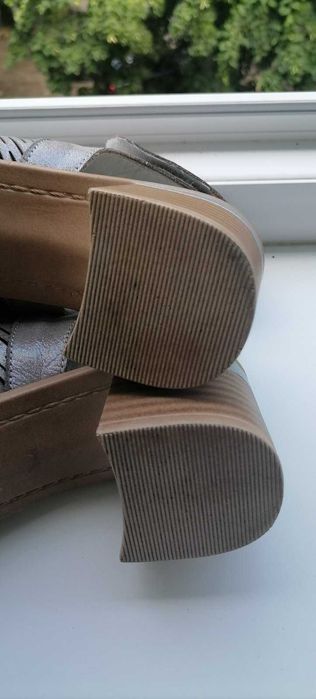 Босоніжки мегазручні, м'які, з натуральної шкіри. р-р 40