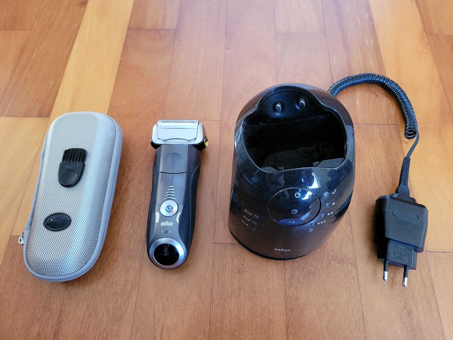 Máquina de Barbear Braun 765cc-7 com Estojo e Centro de Limpeza