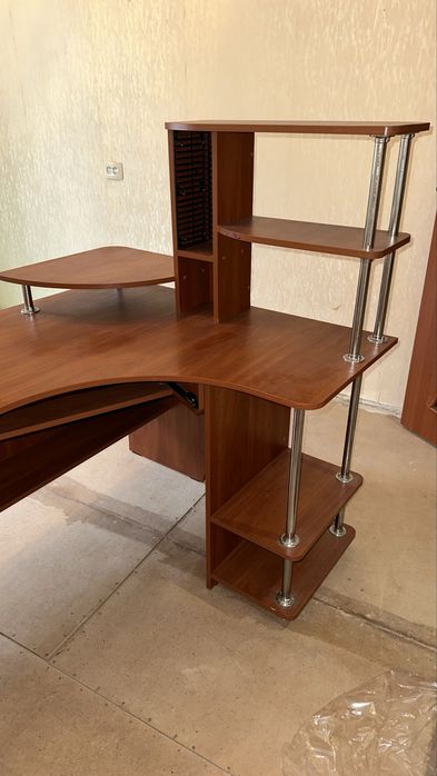 Компьютерний стіл