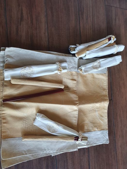 zestaw 6 materiałowych, chińskich podkładek, pałeczek i serwetek