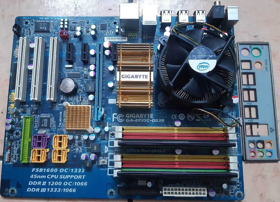 Płyta główna GYGABYTE 775 z procesorem i pamięcią DDR3