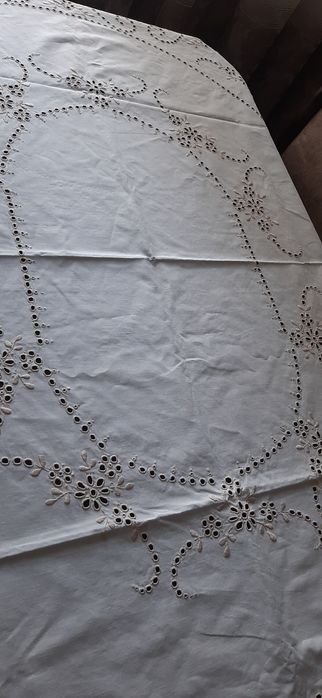 Льняная  скатерть ришелье