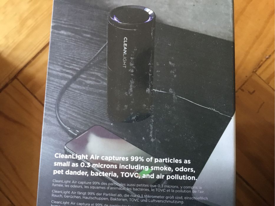 É um pequeno purificador de ar UV portátil