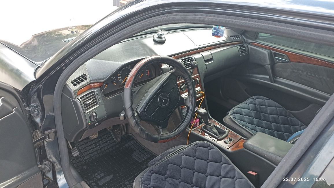 Продам Мерседес Е210.2.5 турбо дізель(цікавить обмін).