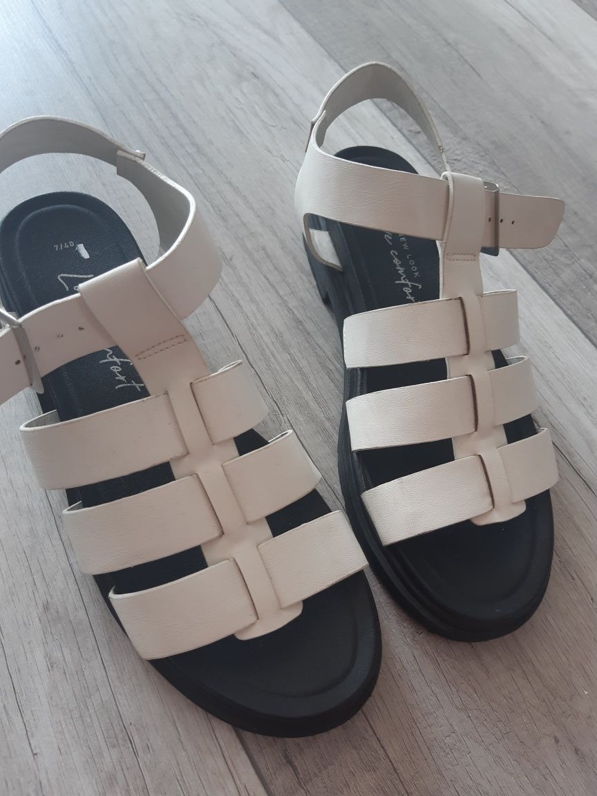 Nowe sandaly białe 40