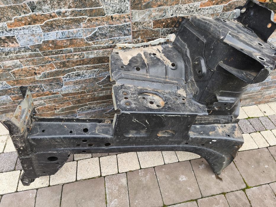 Nissan rogue лавжерон правий.