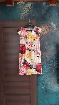 Wzorzysta letnia taliowana sukienka w kwiaty Rena Woman M