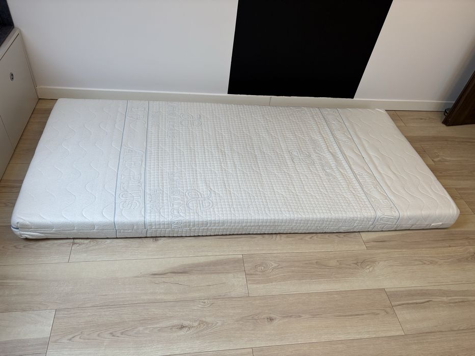 Oddam materac w dobrym stanie 90x200