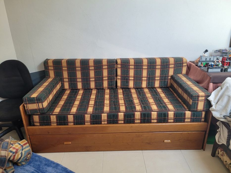 Cama de solteiro ou sofa de escritório