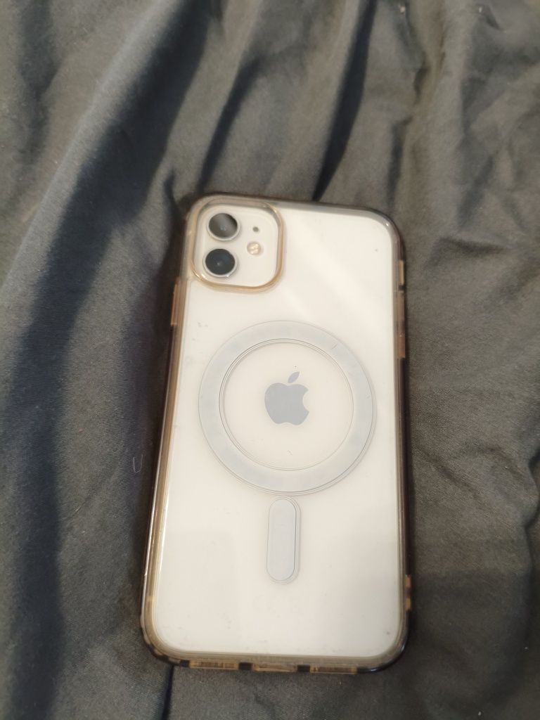 iPhone 11 biały 64GB 85 % Bateria, stan bdb, cena do nego PILNE
