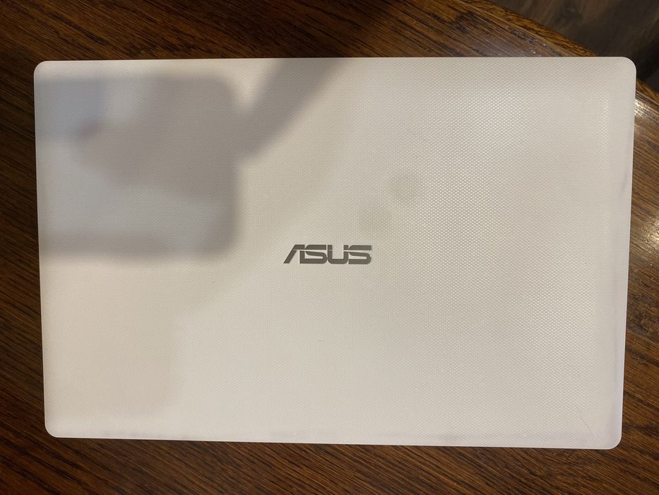 Asus X201E laptop mały