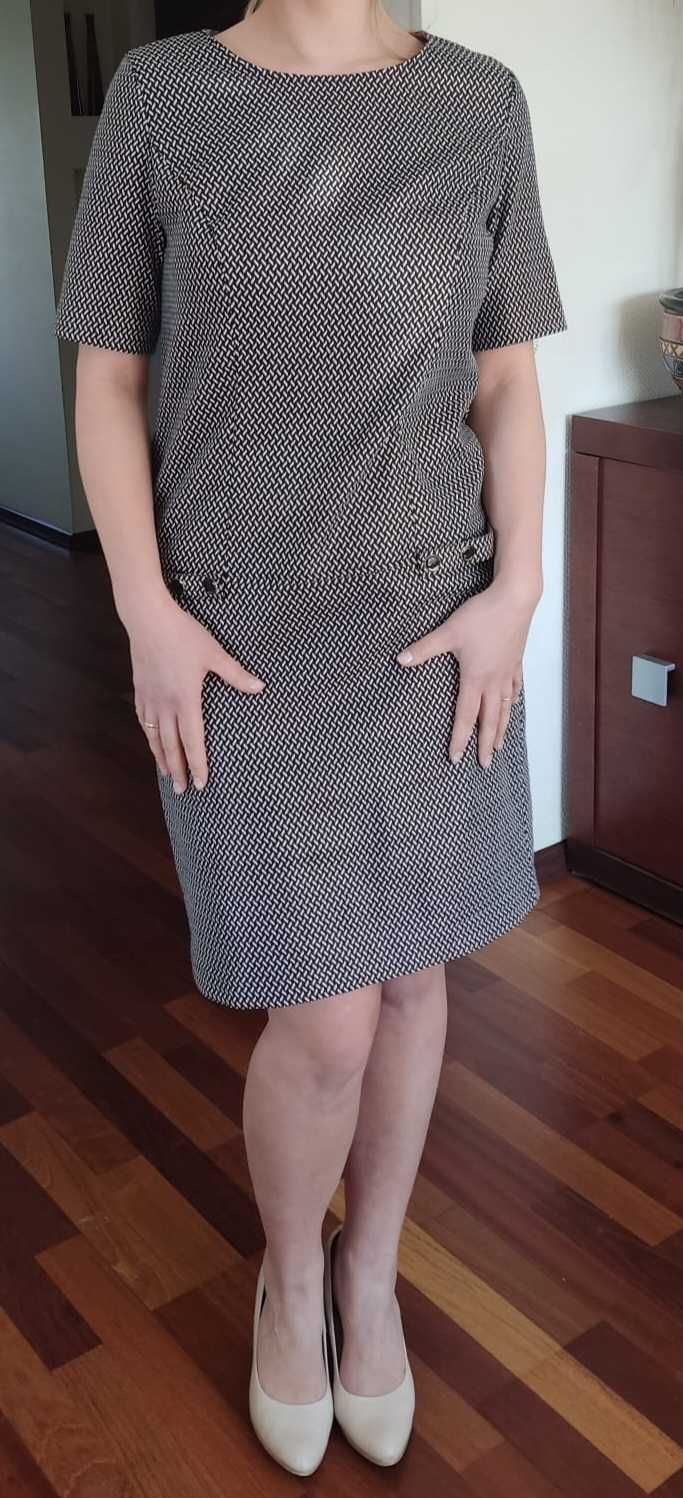Suknia z krótkim rękawem