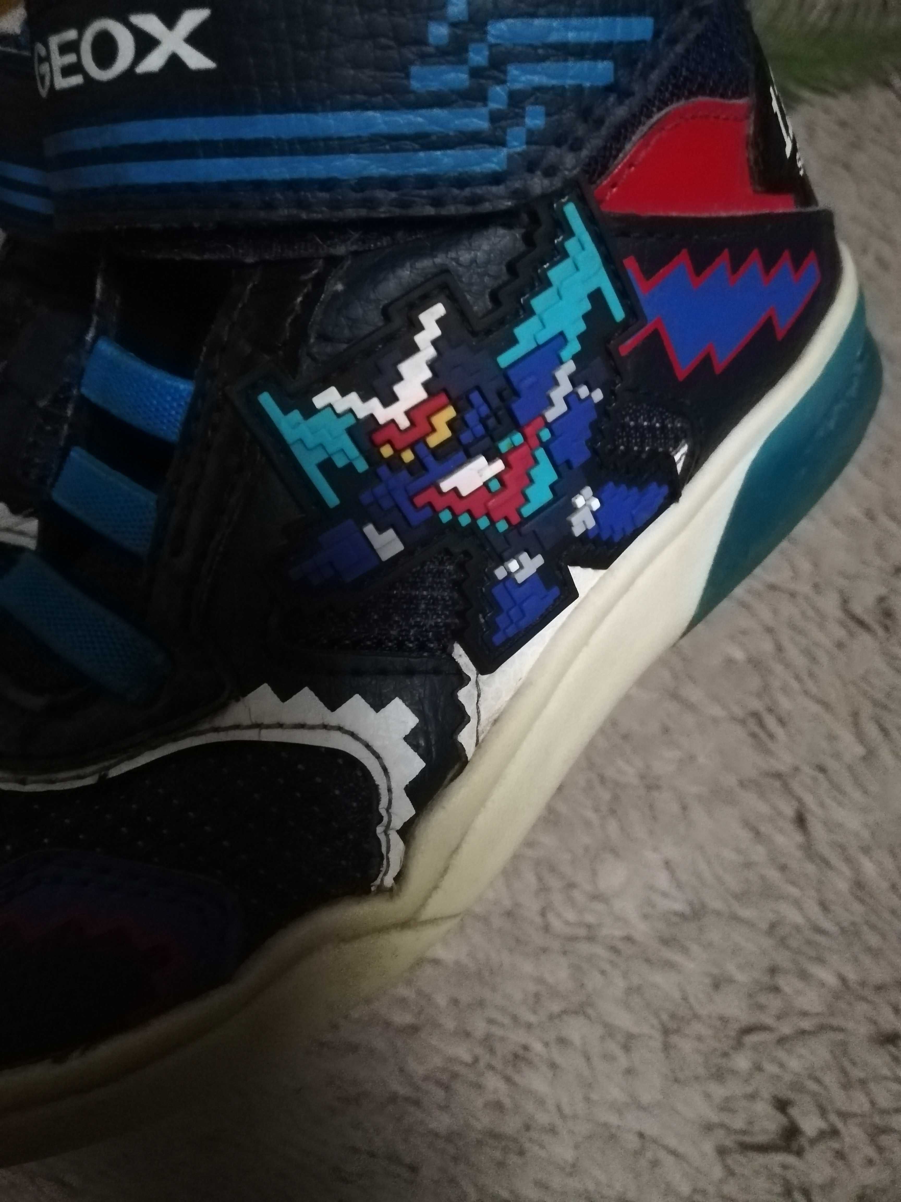 Trampki sneakersy Geox świecące podeszwy rozm. 30