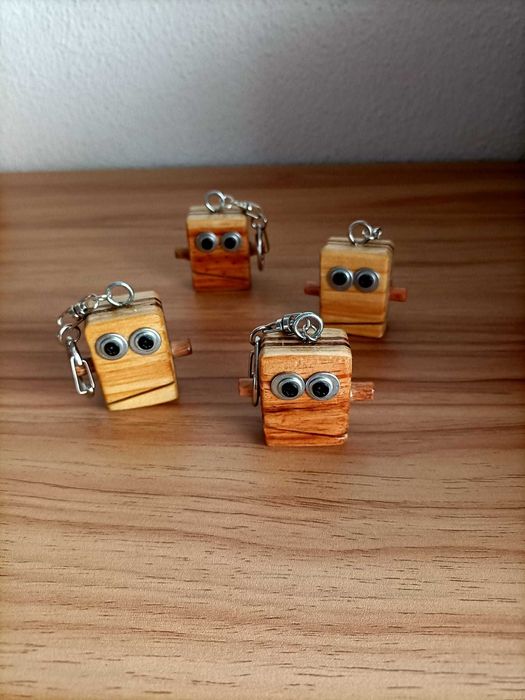 Porta-chaves Robôs de madeira, feitos à mão