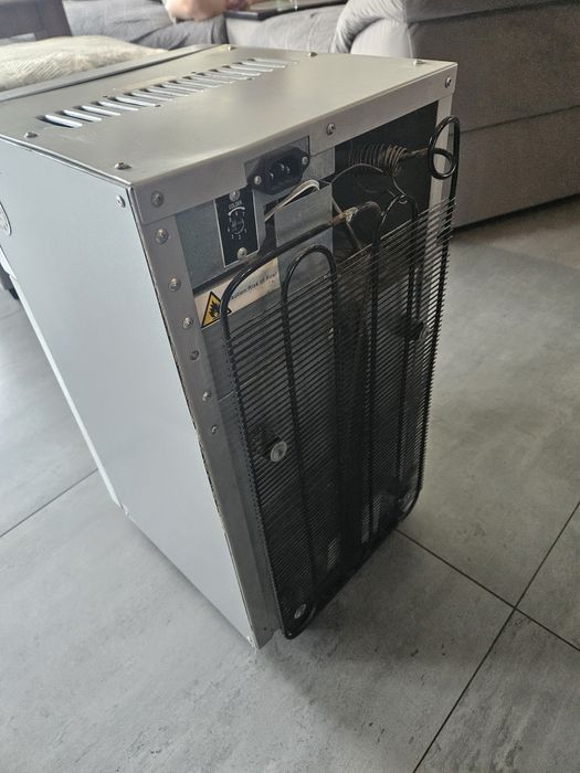 Mała lodówka redbull