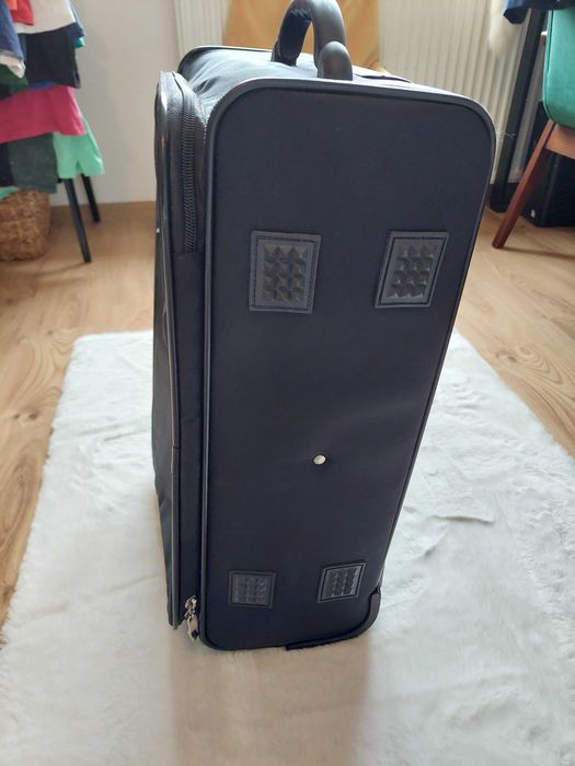 Walizka podróżna na kółkach miękka z kieszeniami średnia  Regent