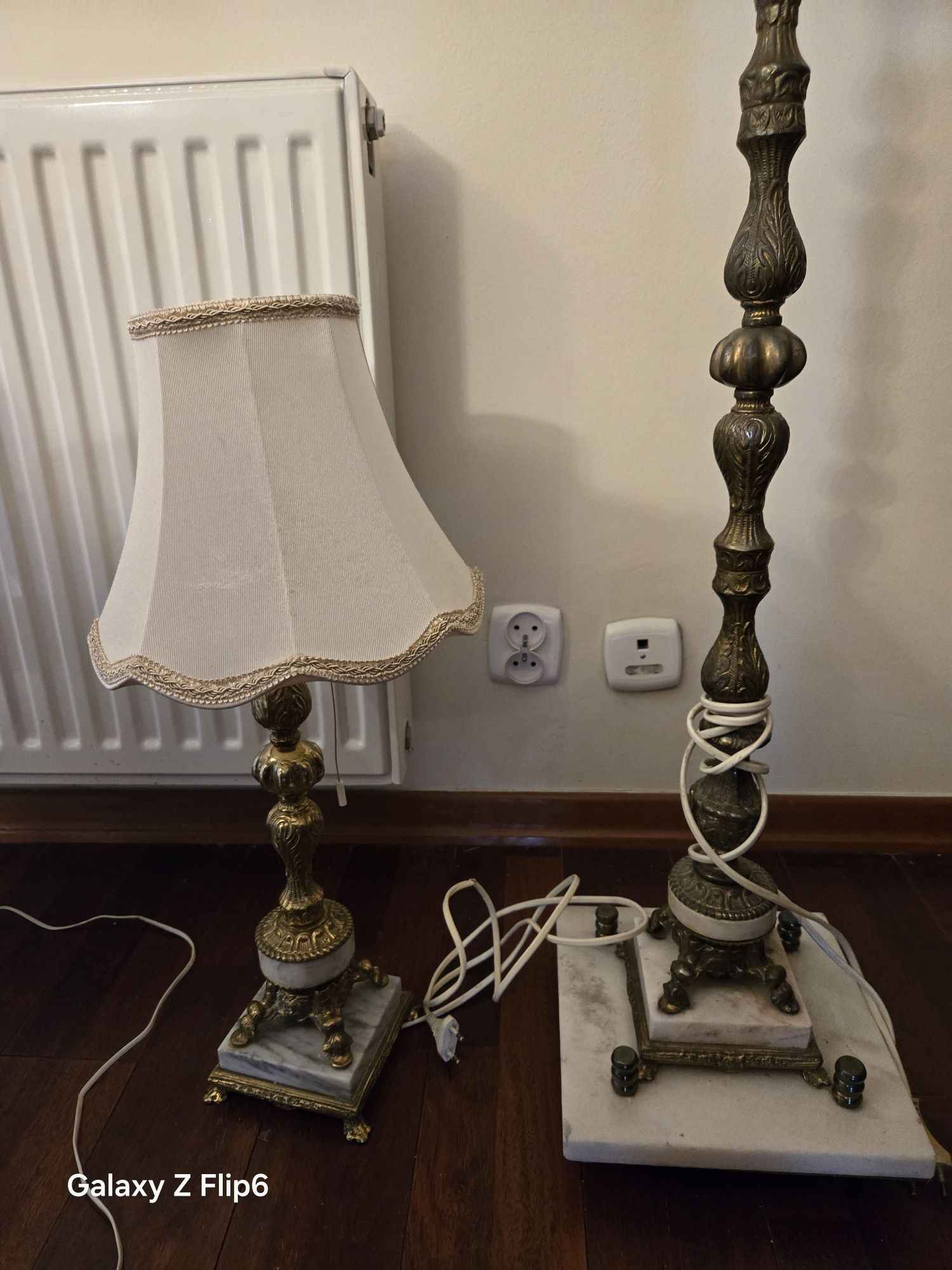 2Dwoe lampy stojace