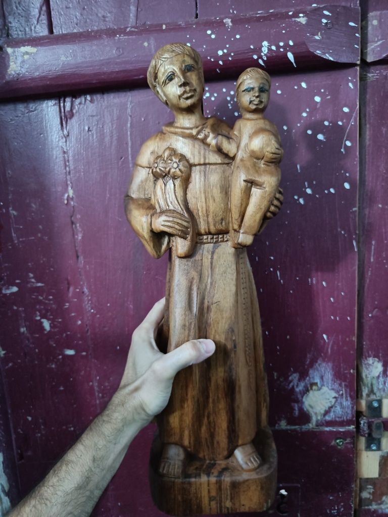 Santo António em madeira exótica