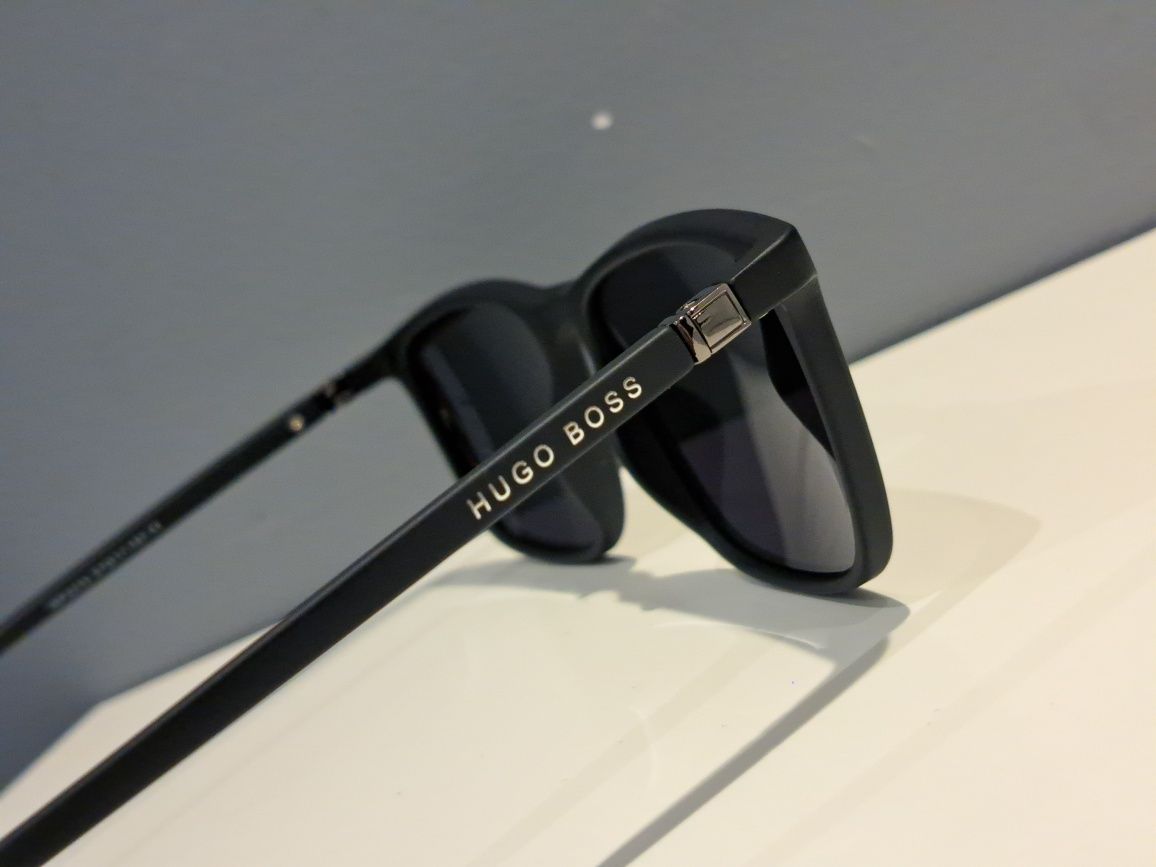 **Hugo Boss męskie czarne nowe okulary przeciwsłoneczne logo srebrne