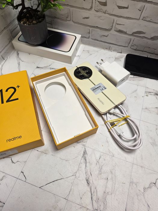 Realme 12+ 8/256 GB , стан нового.