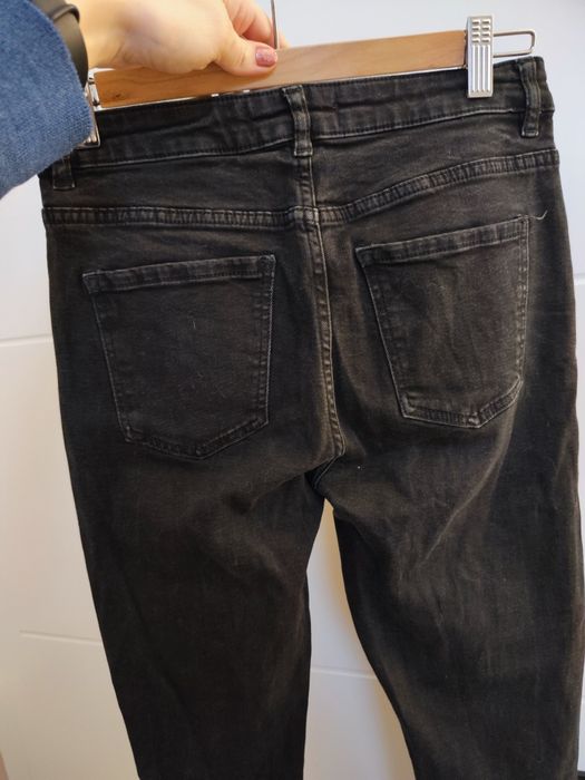 Reserved jeansy z orientalnym haftowanym lampasem 38