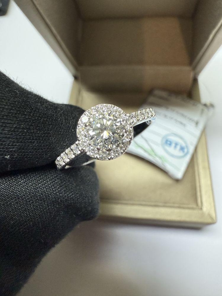 Кольцо Tiffany 750 проба 3.42 грамма, природные бриллианты 0.80 ct