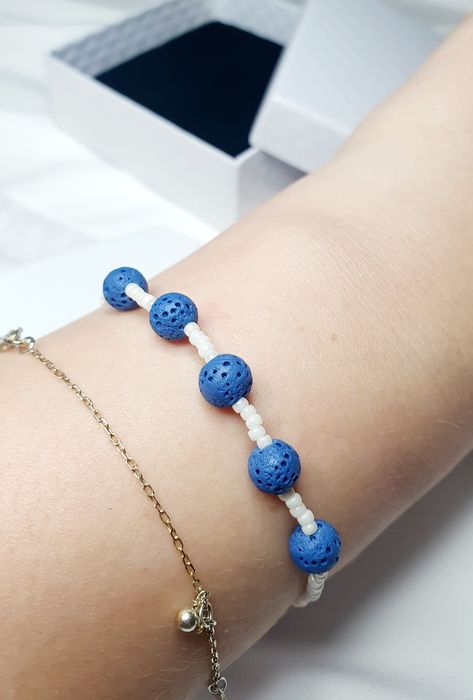 Bransoletka z niebieska lawa wulkaniczna