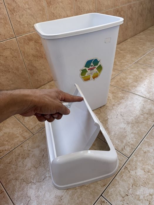 Caixa de lixo/  papeleira para casa