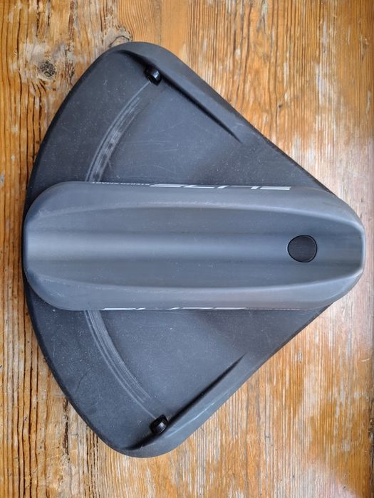 Elite Sterzo Smart, podstawa przedniego koła do trenażera i apki Zwift