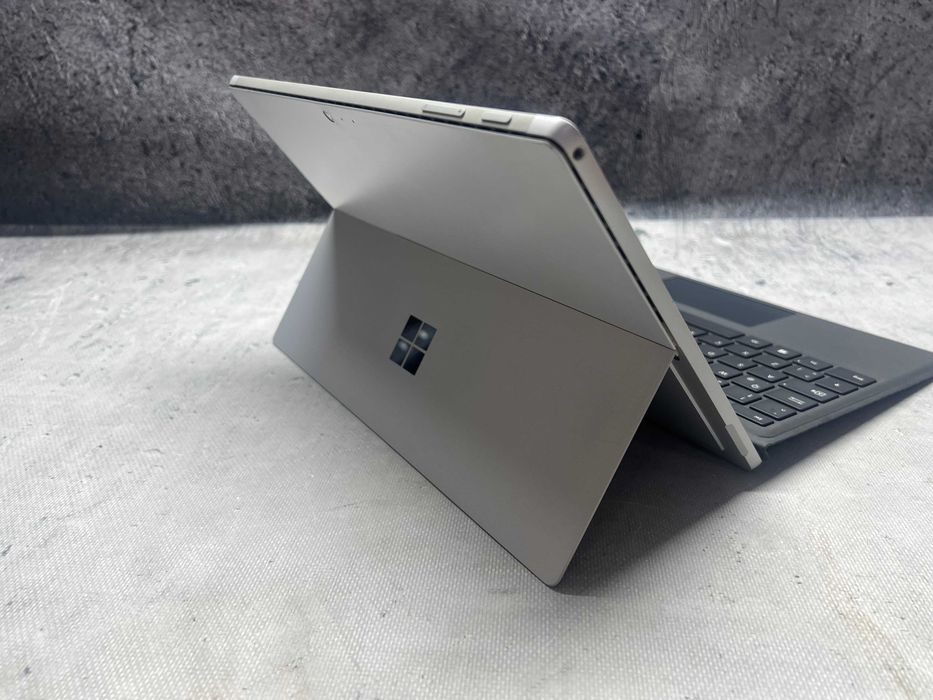 Microsoft Surface Pro / i7 7660u 4.0GHz / 8GB DDR4/ 256SSD/ 12.3 2.8K