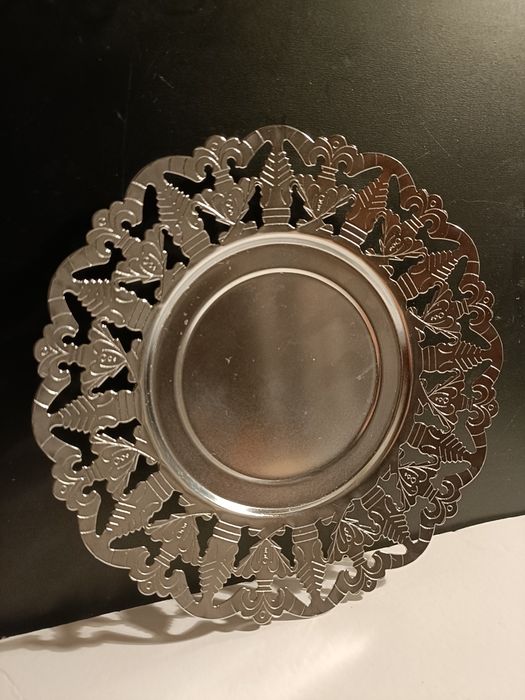 Pequeno prato decorativo em inox