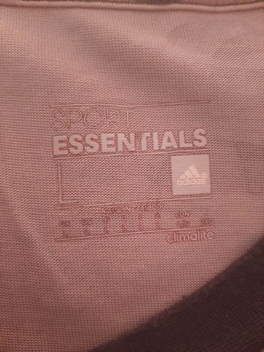 T-shirt adidas usadas 1 vez