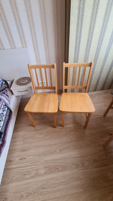 Продаю 4 стула б.у  натуральное дерево