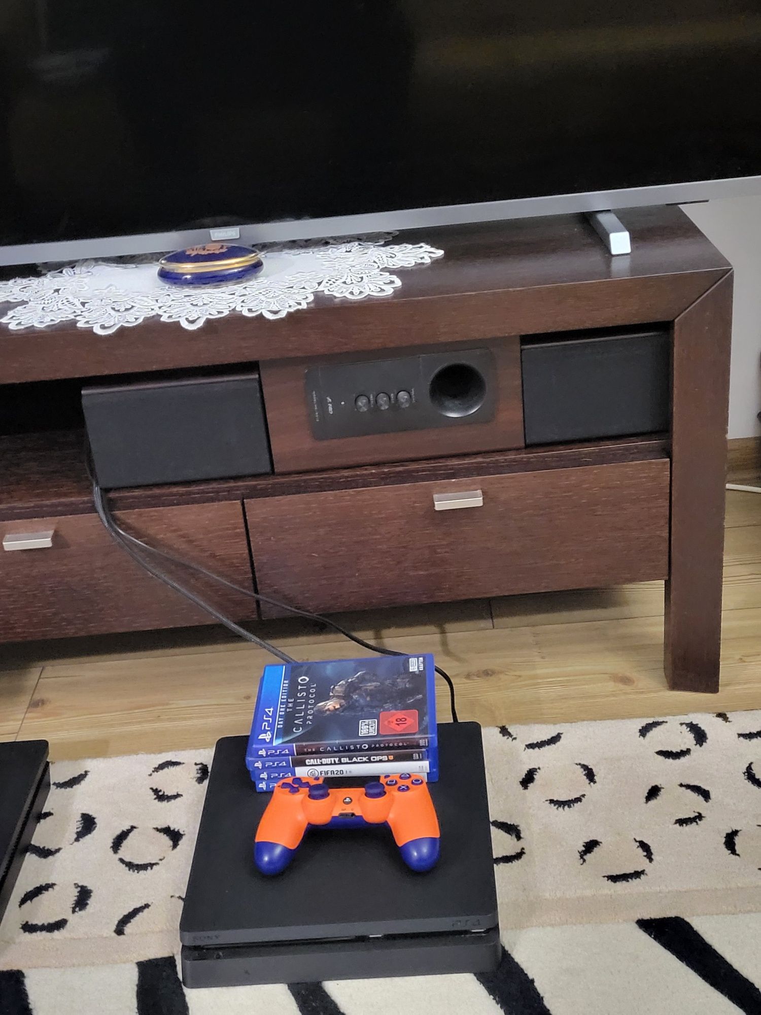 Ps4 1T,Pad,8  gier Tv