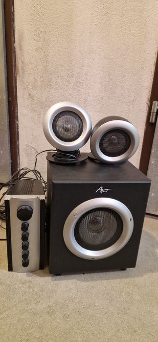 Subwoofer z głośnikami, chinch