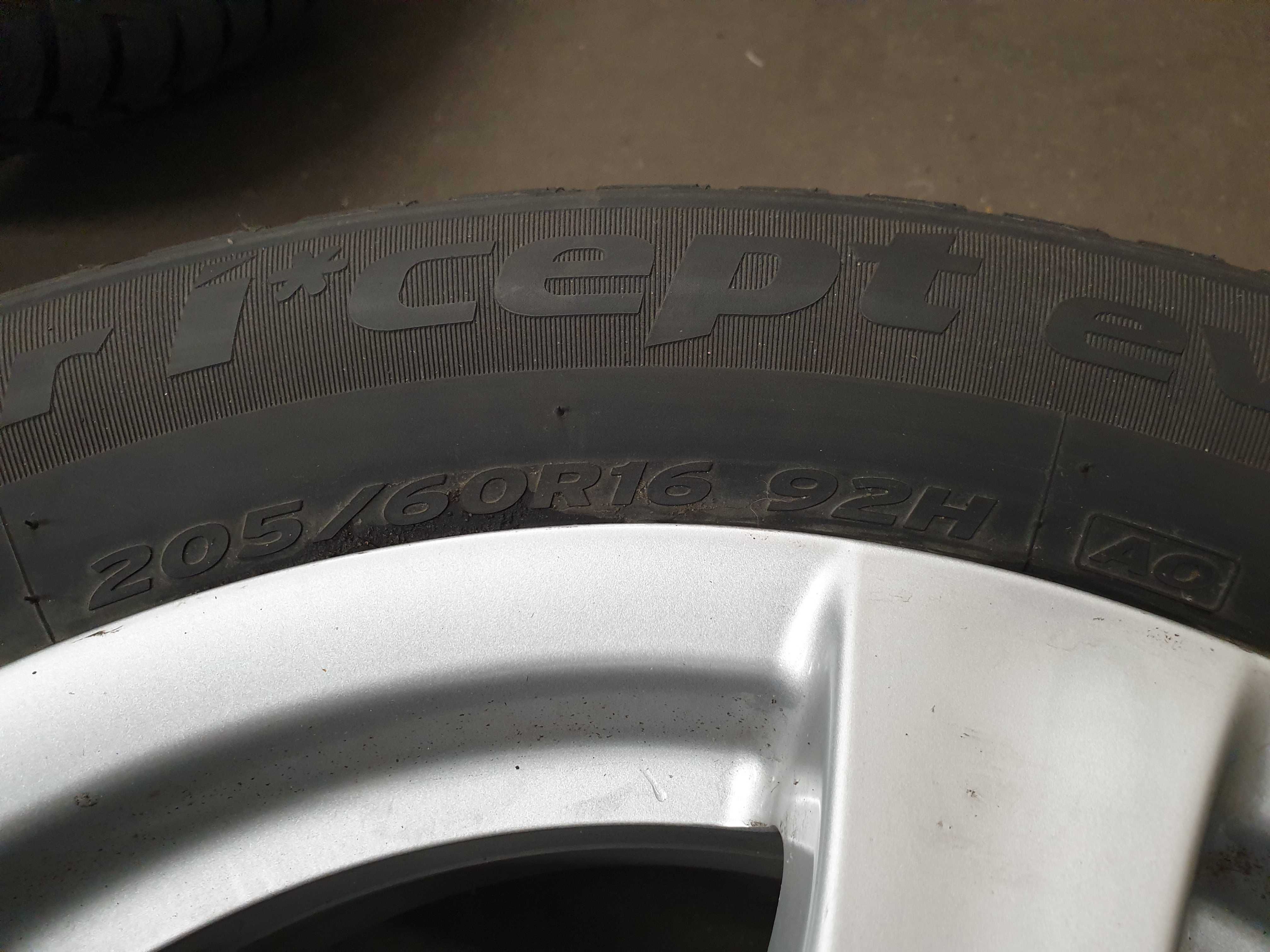 2 Szt 205/60 R16 92H Hankook Winter iCept Evo - 5,50mm